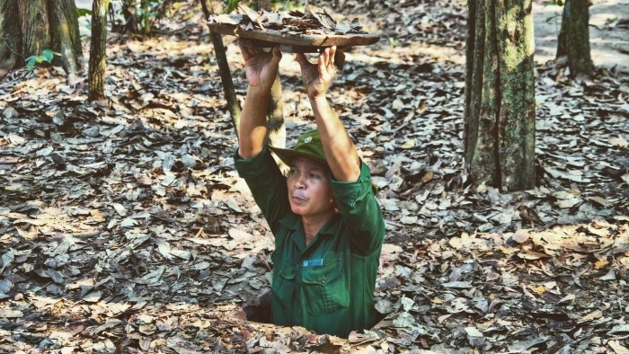 Get In the Small Hole of Tunnels