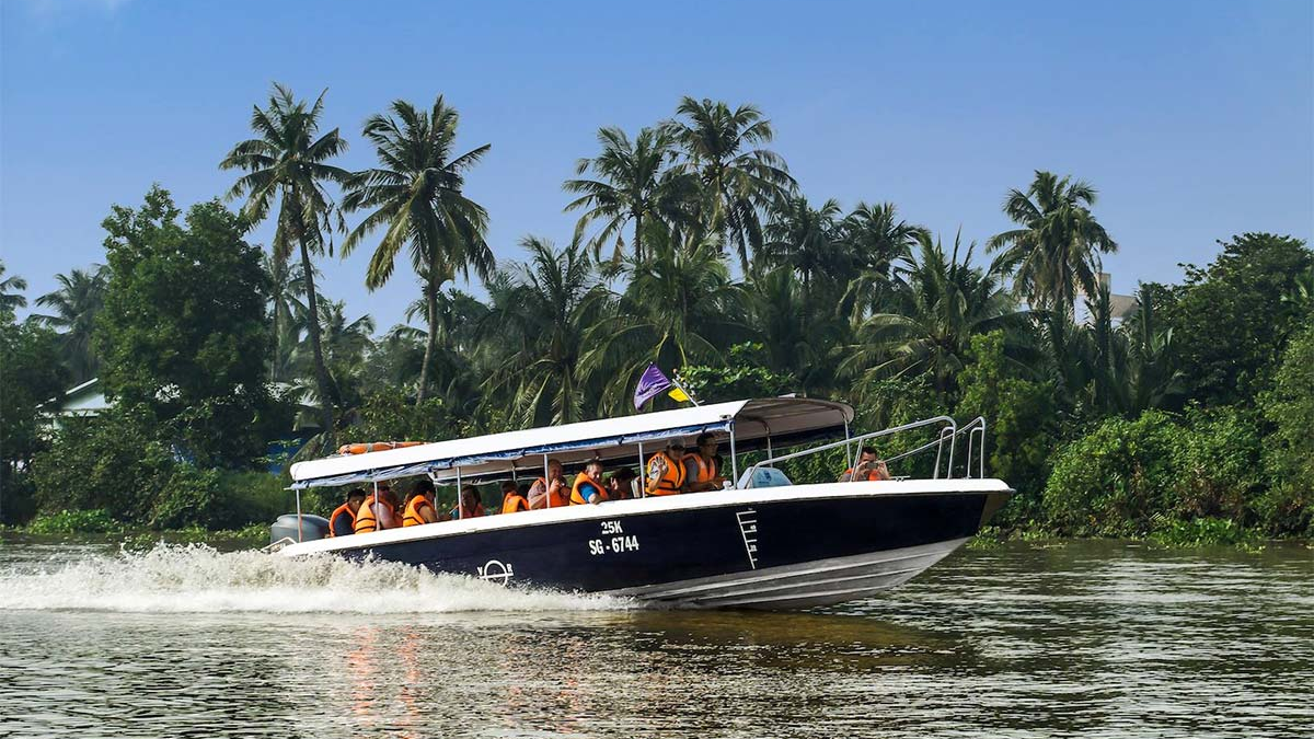 Experience tour by different transportation in Saigon