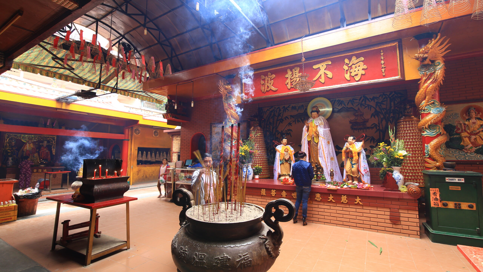 Quan Am Pagoda - Ancient Chinese temple in the heart of Saigon